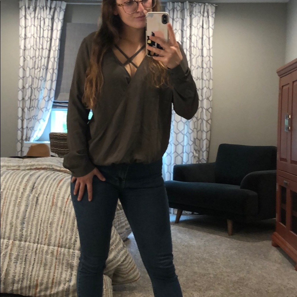 ★ ★ ★ Olive blouse